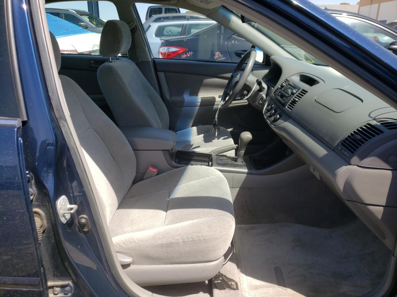 Photo 5 from auction – 2004 TOYOTA CAMRY LE with VIN 4T1BE32K74U347555