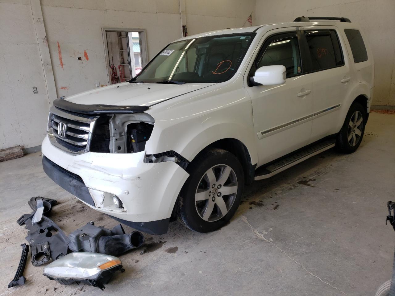 Photo 2 from auction – 2013 HONDA PILOT TOUR with VIN 5FNYF4H94DB029892