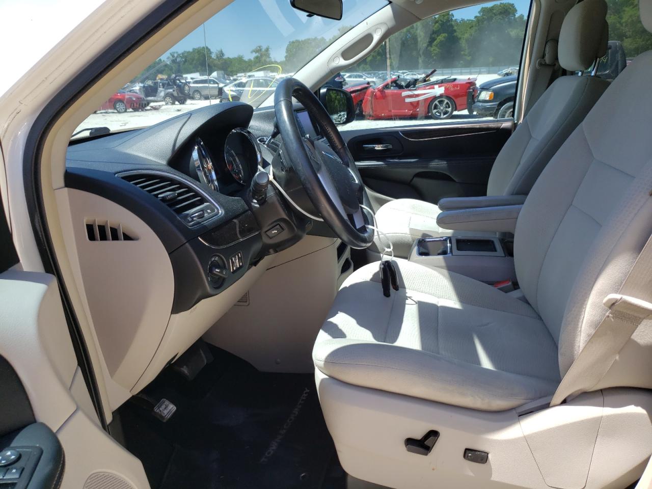 Photo 5 from auction – 2011 CHRYSLER TOWN & COU with VIN 2A4RR5DG7BR775657