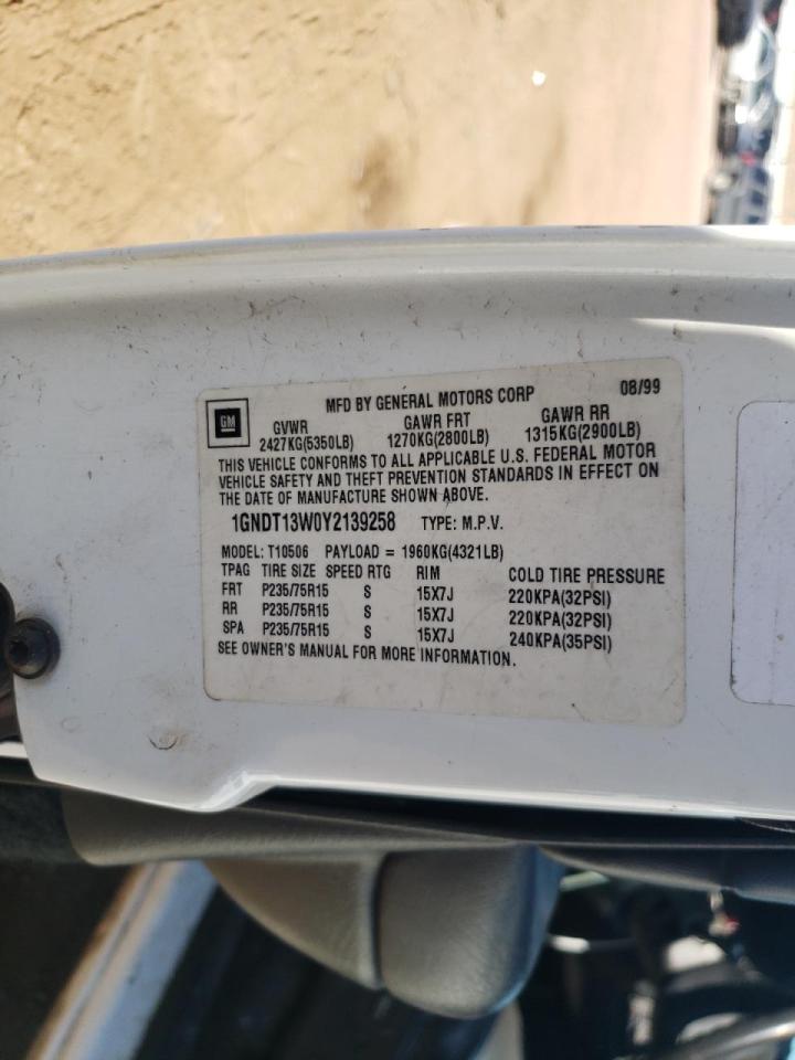 Photo 10 from auction – 2000 CHEVROLET BLAZER with VIN 1GNDT13W0Y2139258