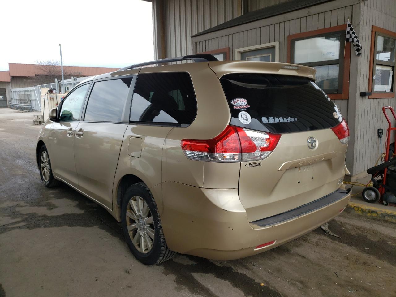 Photo 3 from auction – 2011 TOYOTA SIENNA LE with VIN 5TDJK3DC8BS023059