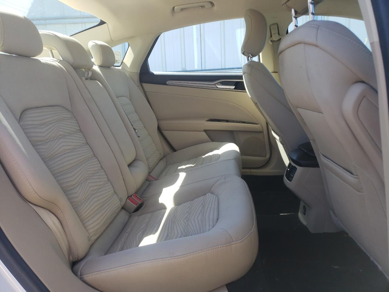 Photo 6 from auction – 2016 FORD FUSION SE with VIN 3FA6P0H71GR345612