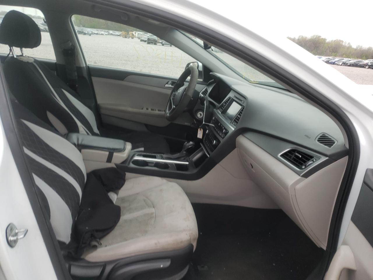 Photo 5 from auction – 2016 HYUNDAI SONATA SE with VIN 5NPE24AF0GH327134