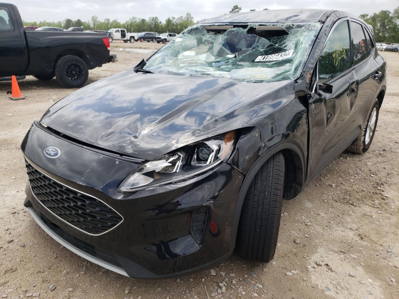 Photo 2 from auction – 2020 FORD ESCAPE SE with VIN 1FMCU0G61LUA12274