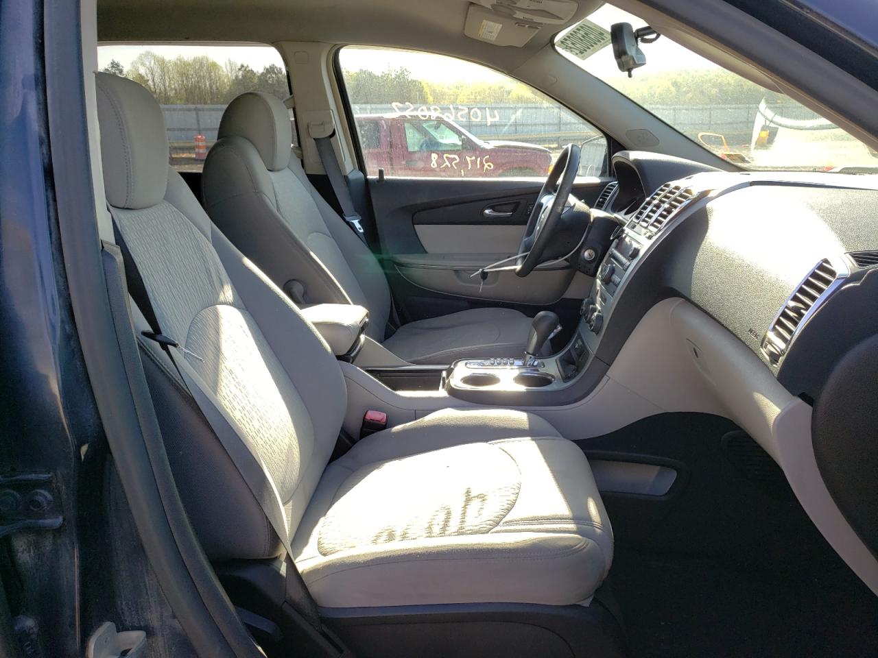 Photo 5 from auction – 2007 GMC ACADIA SLE with VIN 1GKEV13757J117698