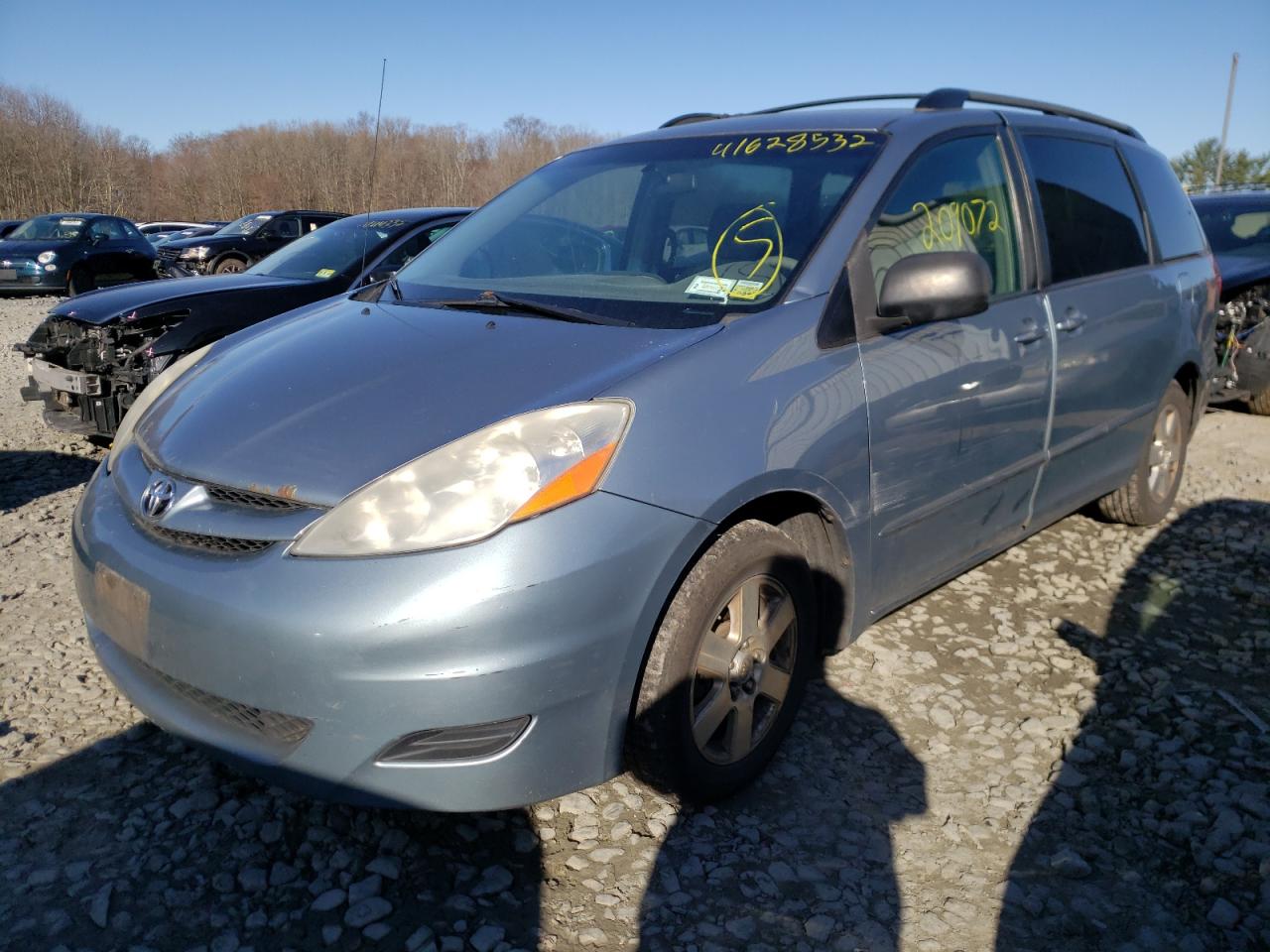 Photo 2 from auction – 2010 TOYOTA SIENNA CE with VIN 5TDKK4CC3AS335834