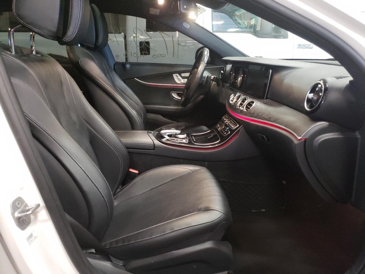 Photo 5 from auction – 2017 MERCEDES-BENZ E 300 with VIN WDDZF4JB2HA023451