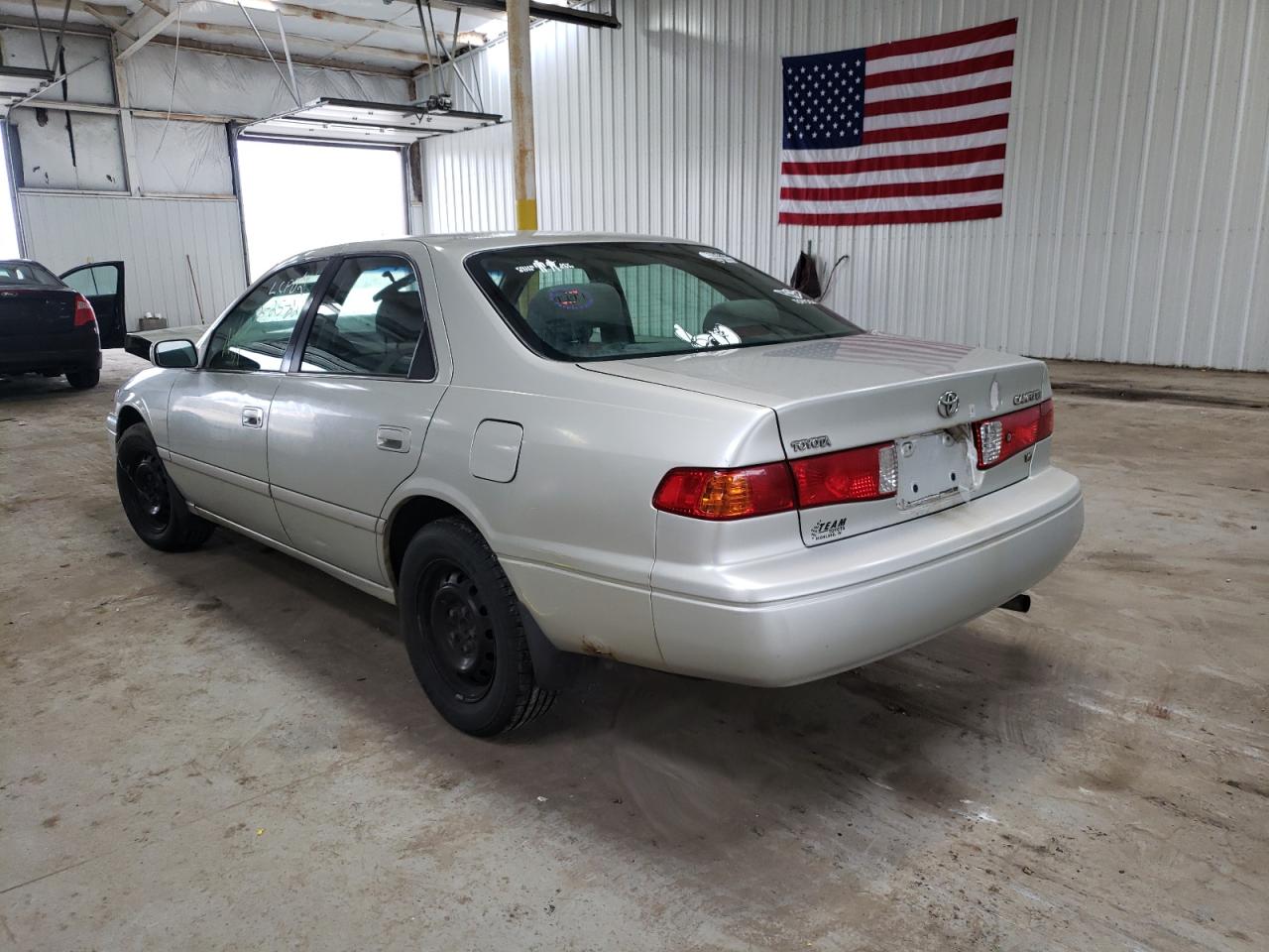 Photo 3 from auction – 2000 TOYOTA CAMRY LE with VIN 4T1BF22K3YU106752