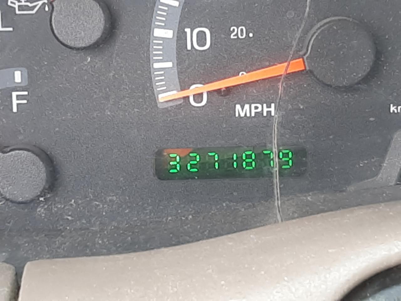 Photo 8 from auction – 2002 FORD F150 with VIN 1FTRX17W22NB61894