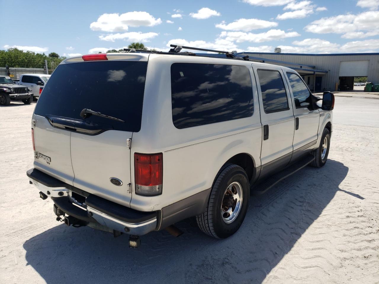 Photo 4 from auction – 2005 FORD EXCURSION with VIN 1FMNU40L65EB25781