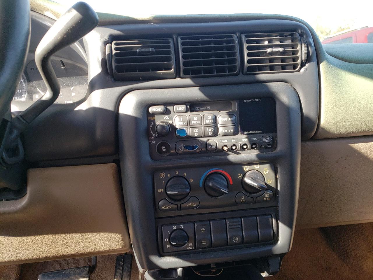 Photo 9 from auction – 1998 CHEVROLET VENTURE with VIN 1GNDX03E2WD117611