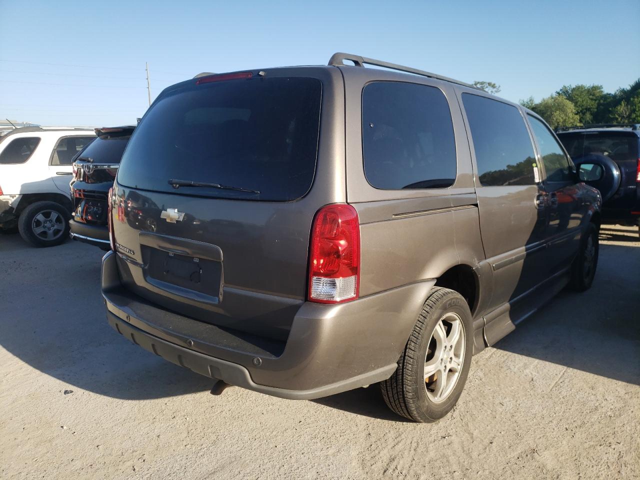 Photo 4 from auction – 2005 CHEVROLET UPLANDER I with VIN 1GBDV13L15D290090