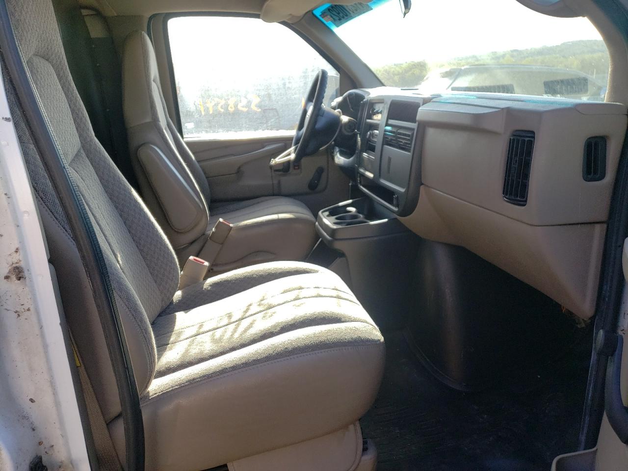 Photo 5 from auction – 2004 CHEVROLET 3500 with VIN 1GCHG35U241121138