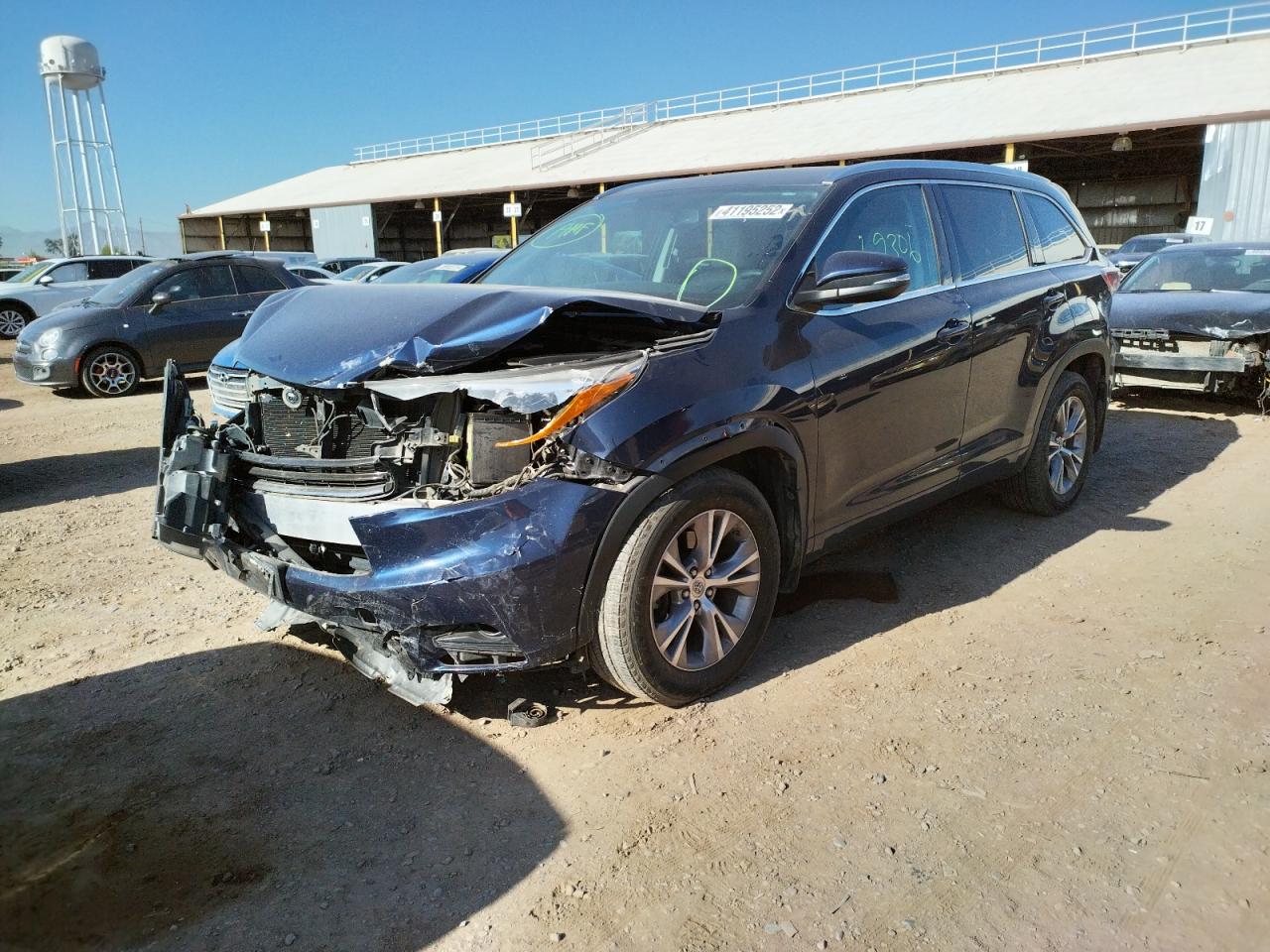 Photo 2 from auction – 2015 TOYOTA HIGHLANDER with VIN 5TDJKRFH4FS186373