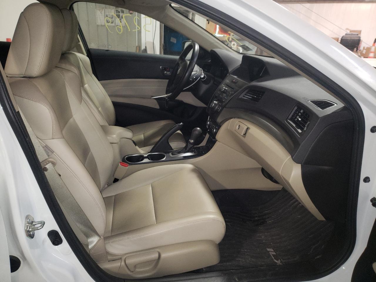 Photo 5 from auction – 2018 ACURA ILX BASE W with VIN 19UDE2F37JA008173