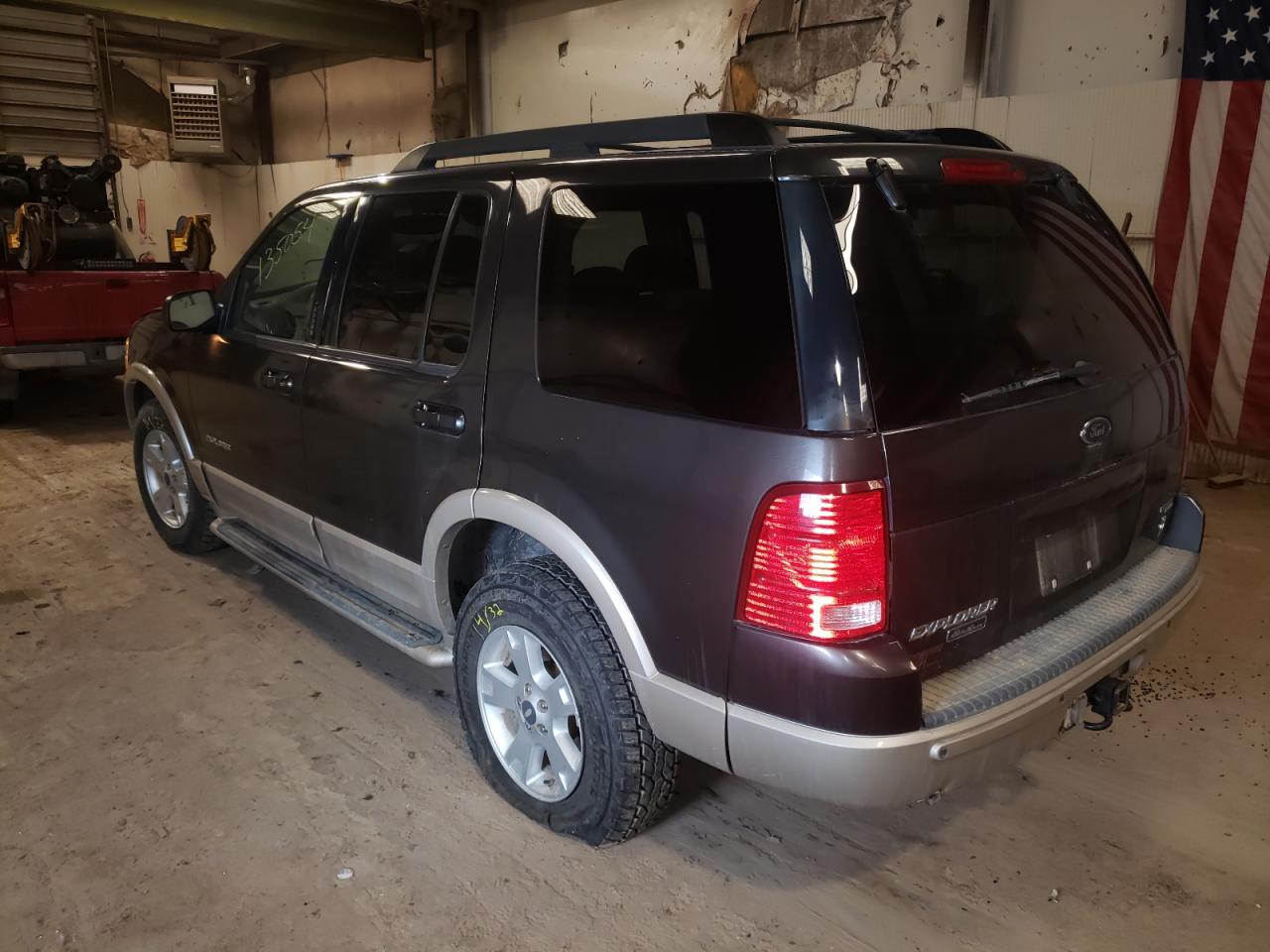Photo 3 from auction – 2005 FORD EXPLORER with VIN 1FMDU74W35ZA49687