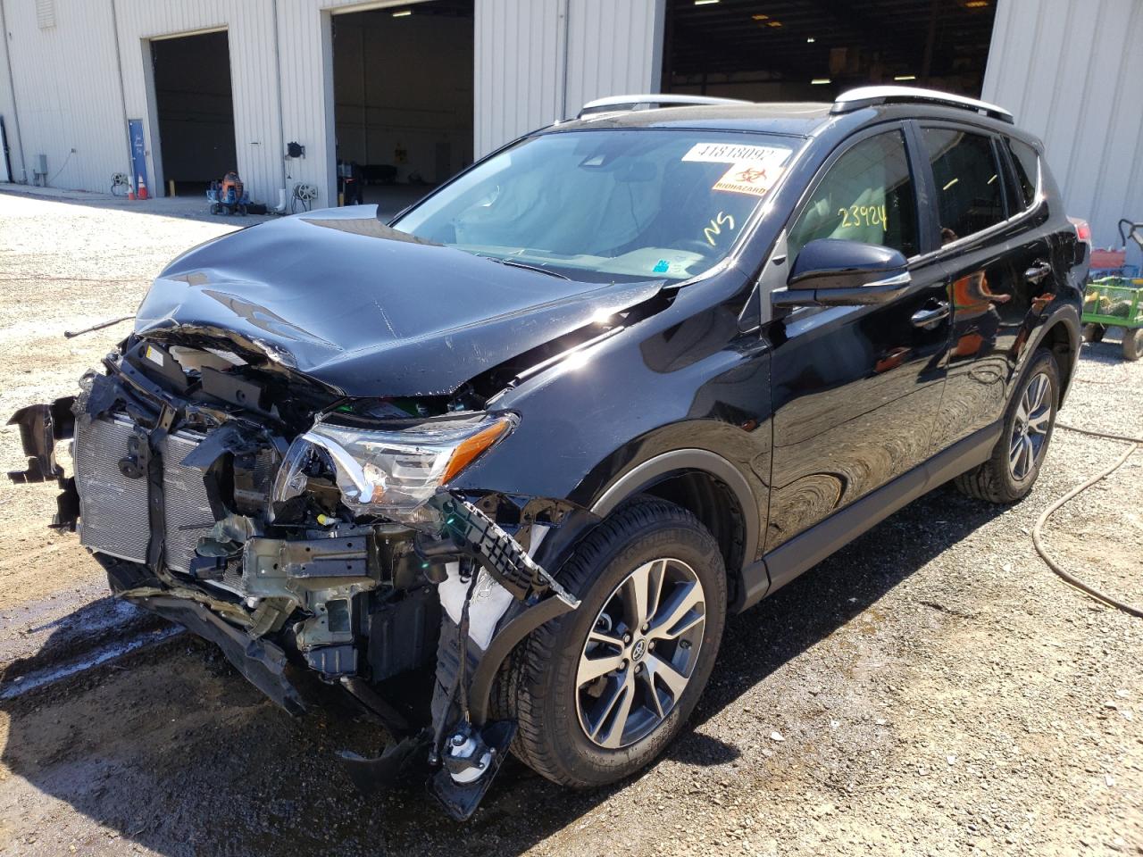 Photo 2 from auction – 2017 TOYOTA RAV4 XLE with VIN 2T3RFREV8HW661586