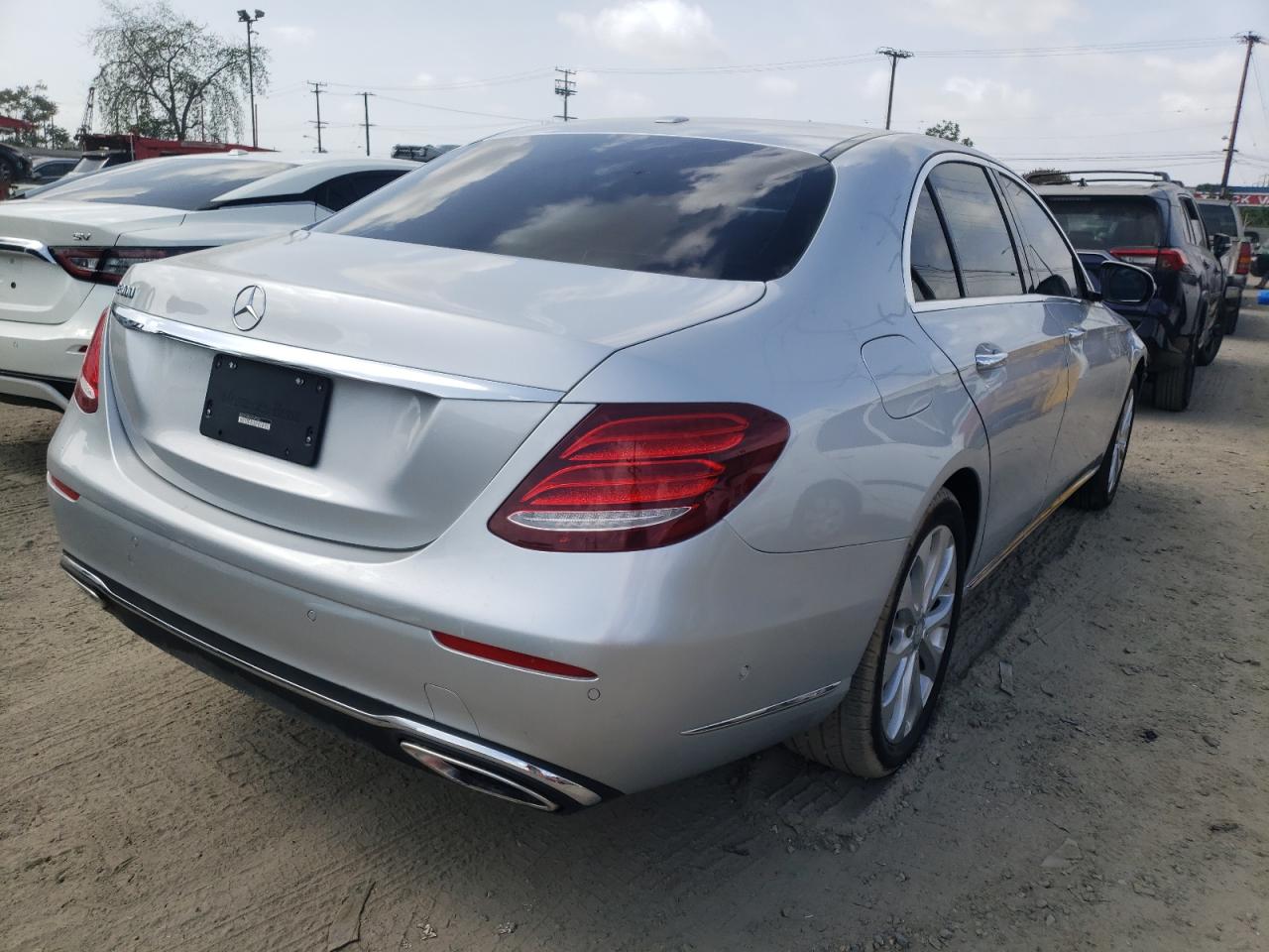 Photo 4 from auction – 2017 MERCEDES-BENZ E 300 with VIN WDDZF4JB2HA187508