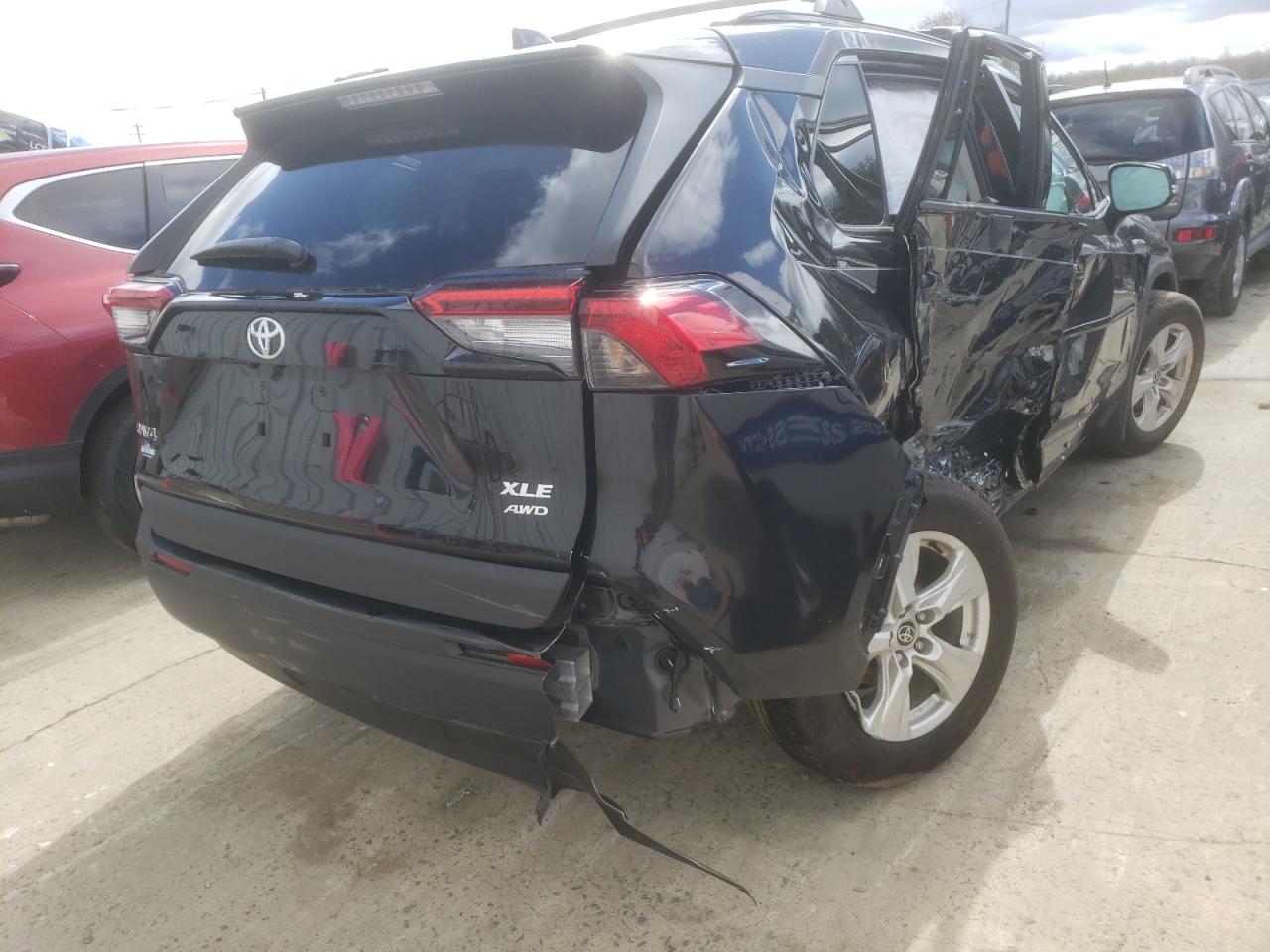 Photo 4 from auction – 2021 TOYOTA RAV4 XLE with VIN 2T3P1RFV1MC223119
