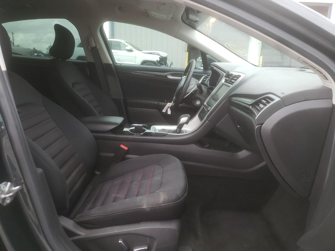 Photo 5 from auction – 2015 FORD FUSION SE with VIN 3FA6P0T93FR227245