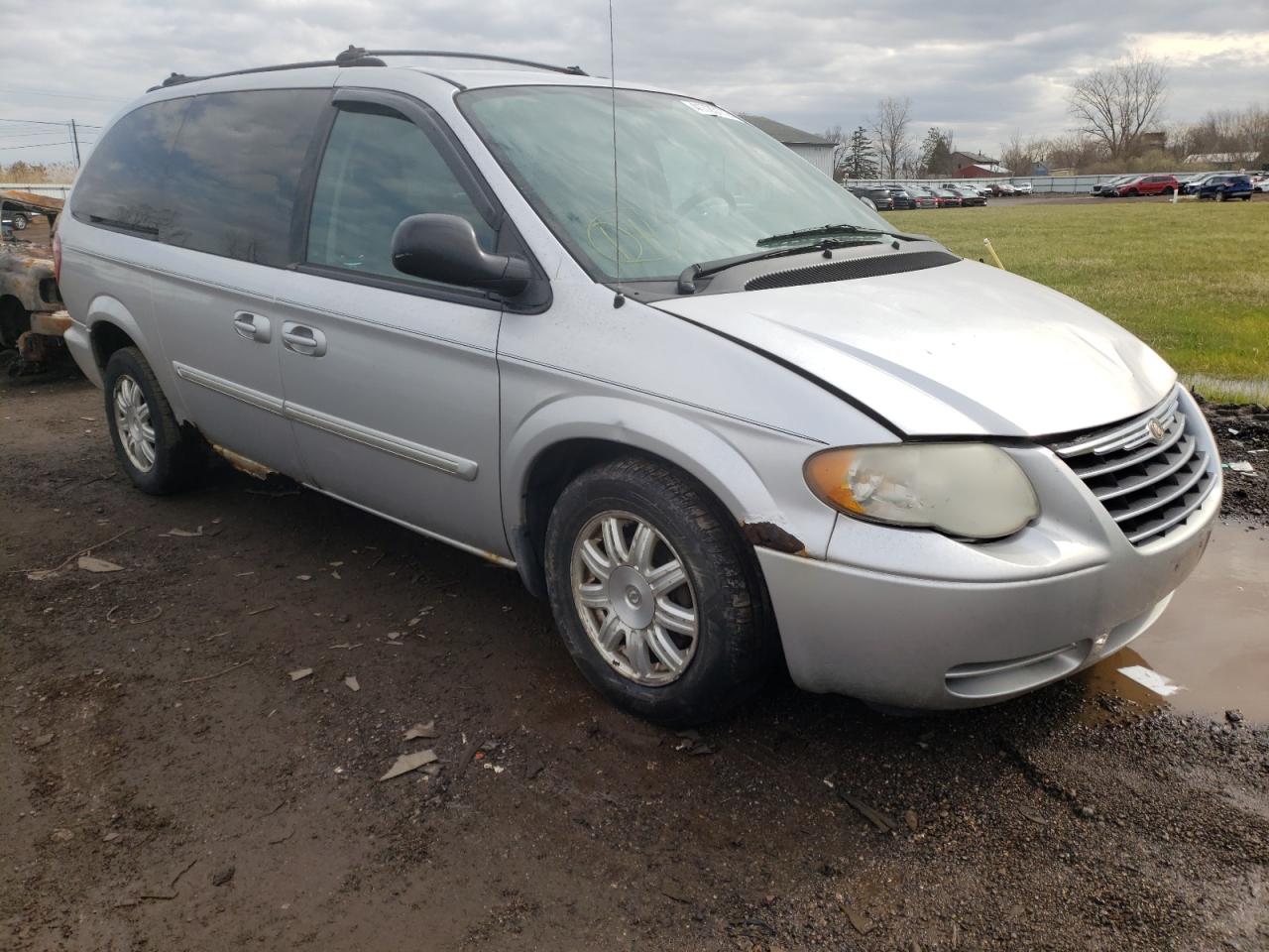 CHRYSLER TOWN & COU 2005 with VIN 2C4GP54L55R491304 - Photo from auction