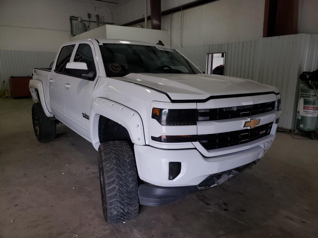 CHEVROLET SILVERADO 2016 with VIN 3GCUKREC0GG143636 - Photo from auction