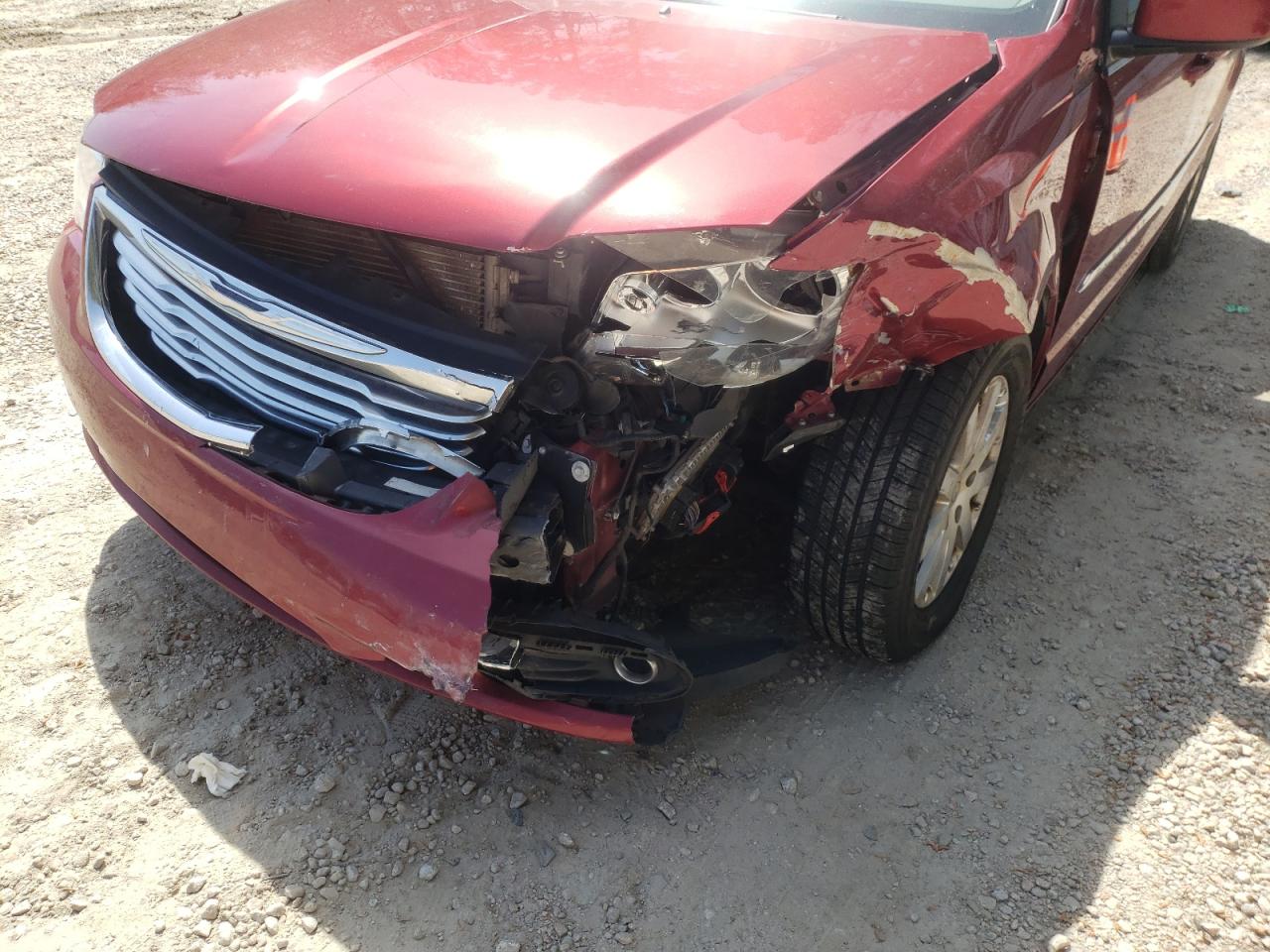 Photo 9 from auction – 2016 CHRYSLER TOWN & COU with VIN 2C4RC1BG0GR188064