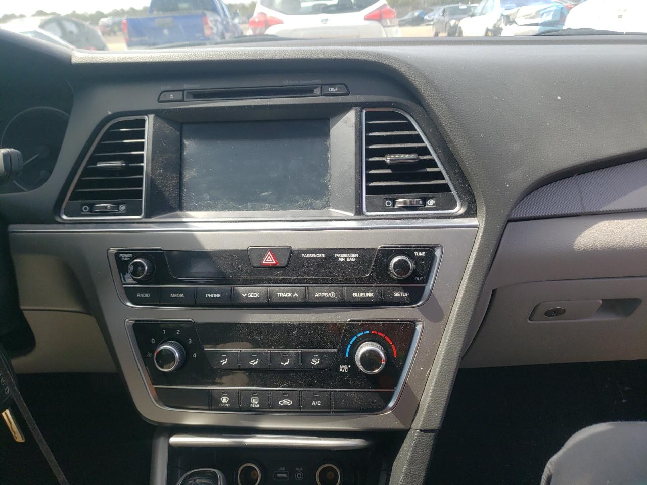 Photo 9 from auction – 2016 HYUNDAI SONATA SE with VIN 5NPE24AF7GH329379