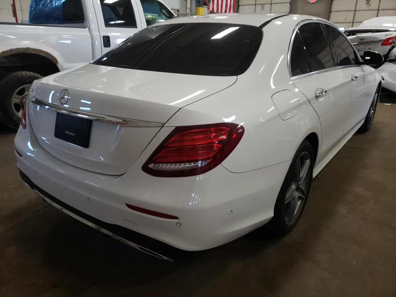 Photo 4 from auction – 2017 MERCEDES-BENZ E 300 with VIN WDDZF4JB2HA023451