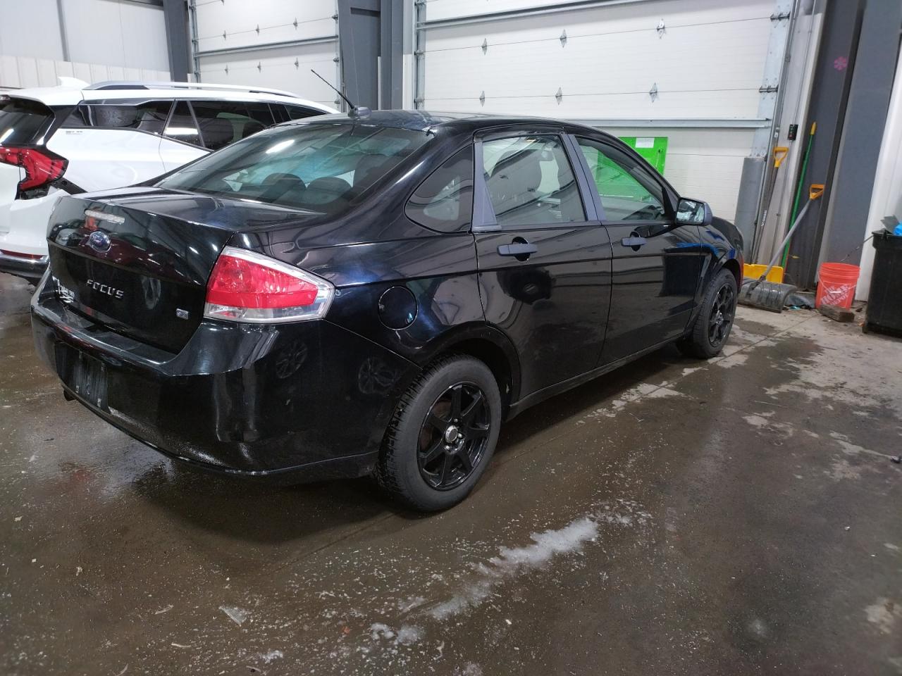 Photo 4 from auction – 2010 FORD FOCUS SE with VIN 1FAHP3FN3AW240120