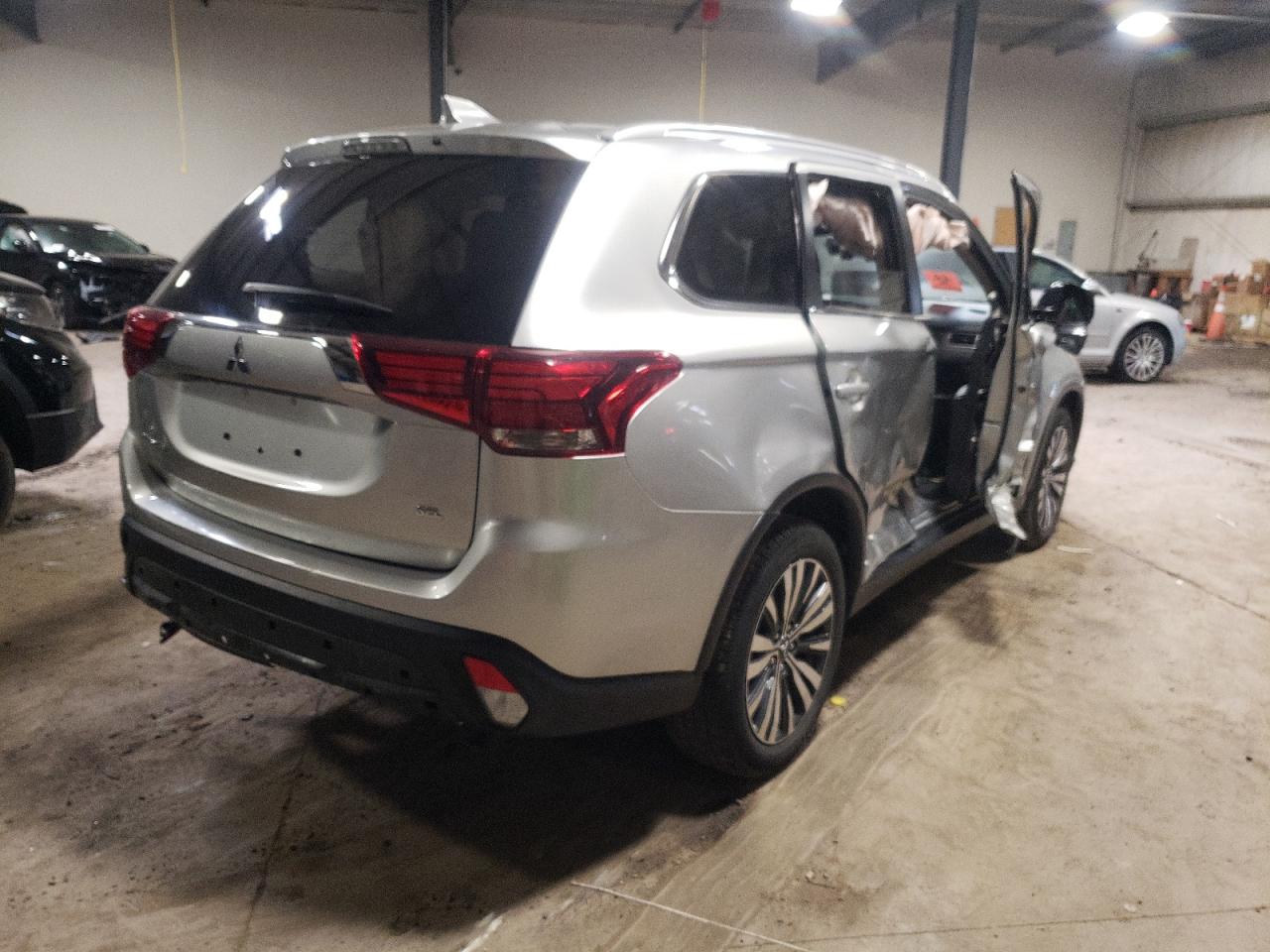Photo 4 from auction – 2020 MITSUBISHI OUTLANDER with VIN JA4AD3A34LZ040479