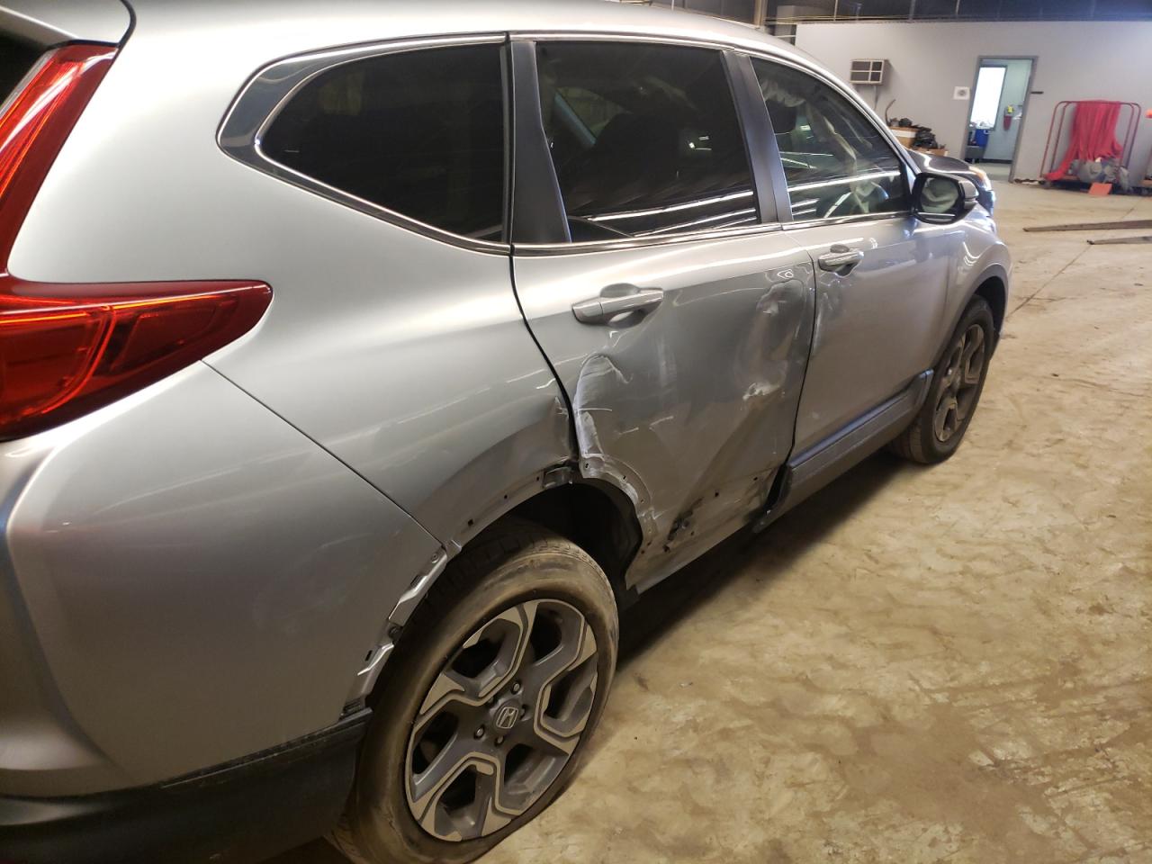 Photo 9 from auction – 2018 HONDA CR-V EX with VIN 7FARW2H59JE006744