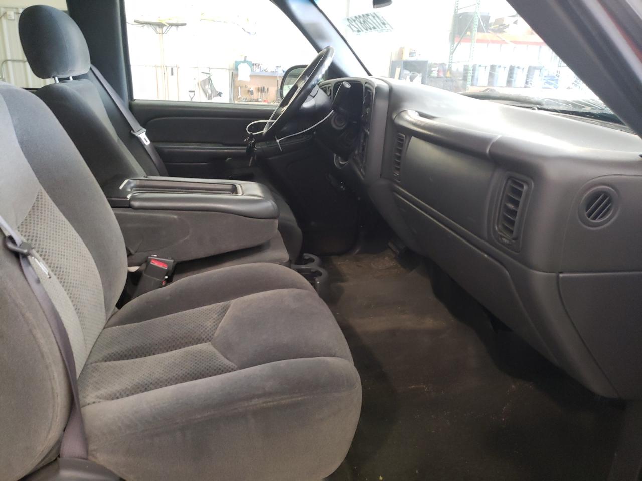 Photo 5 from auction – 2005 CHEVROLET SILVERADO with VIN 1GCEK19B85Z319773