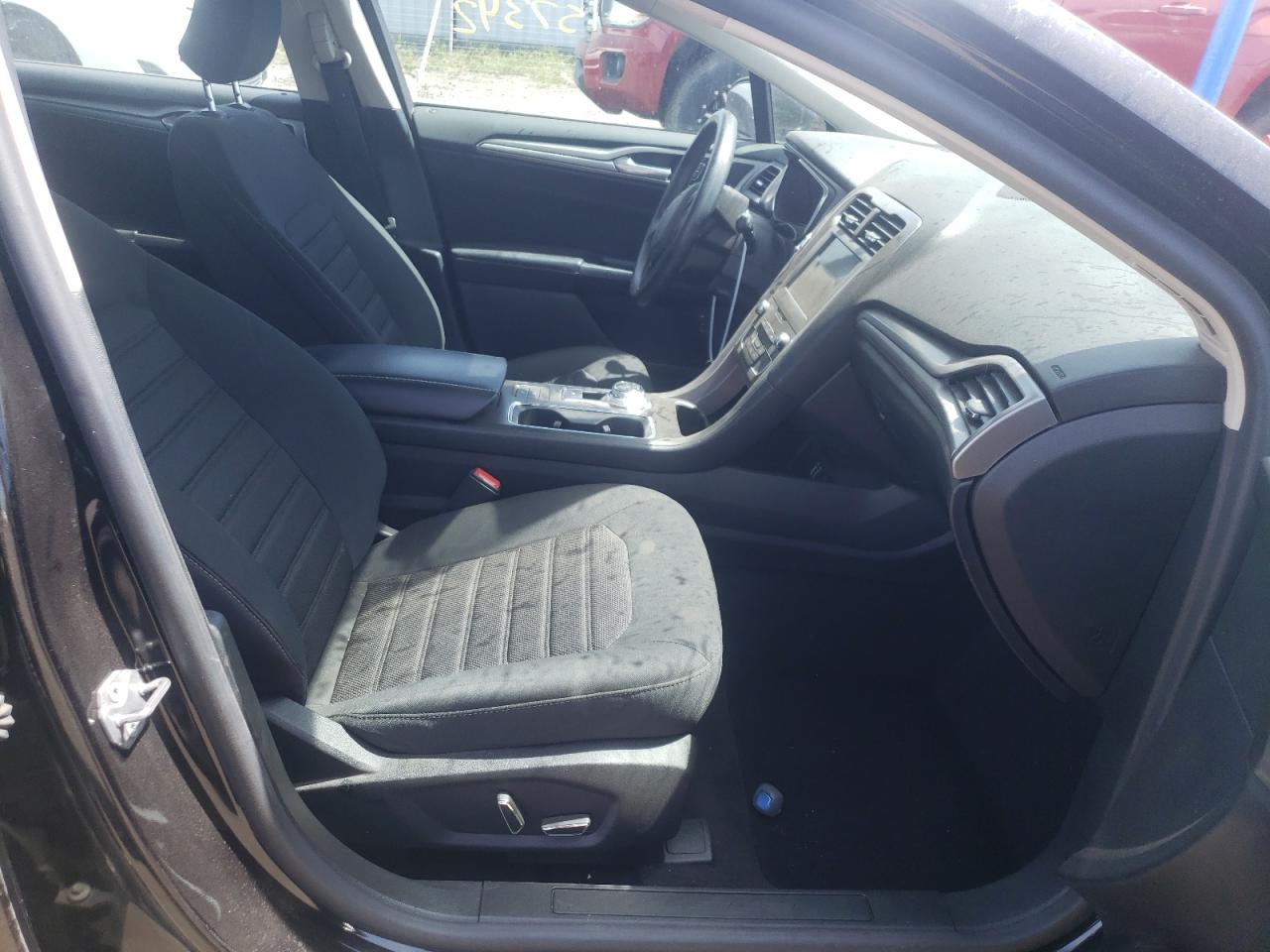 Photo 5 from auction – 2019 FORD FUSION SE with VIN 3FA6P0LU9KR272480