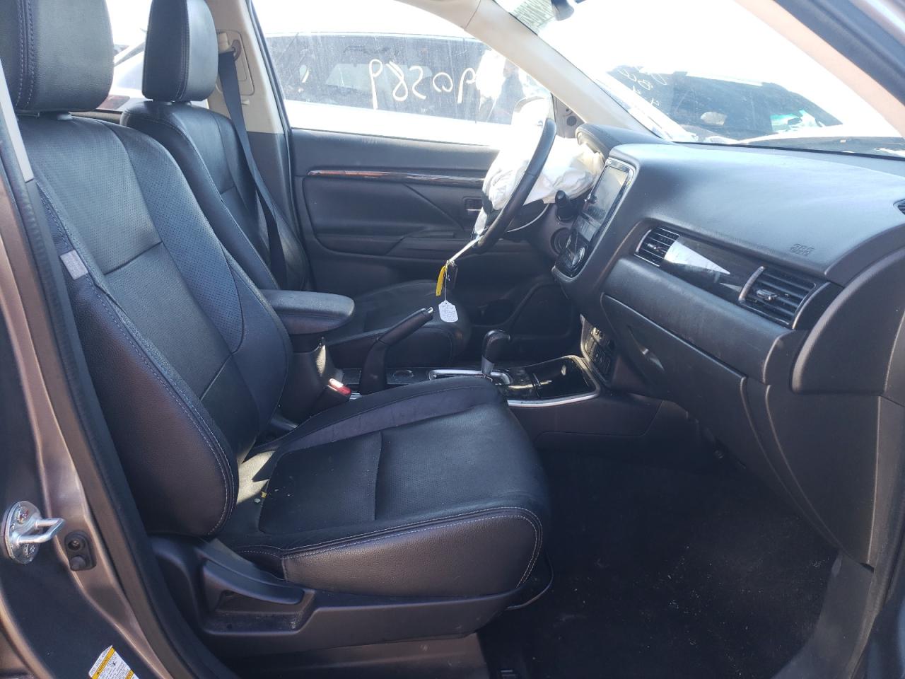 Photo 5 from auction – 2018 MITSUBISHI OUTLANDER with VIN JA4AD3A31JJ005796