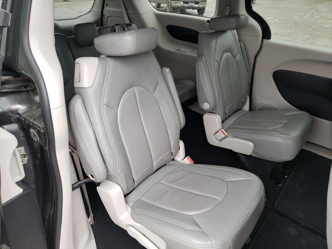 Photo 6 from auction – 2017 CHRYSLER PACIFICA T with VIN 2C4RC1DG0HR521524