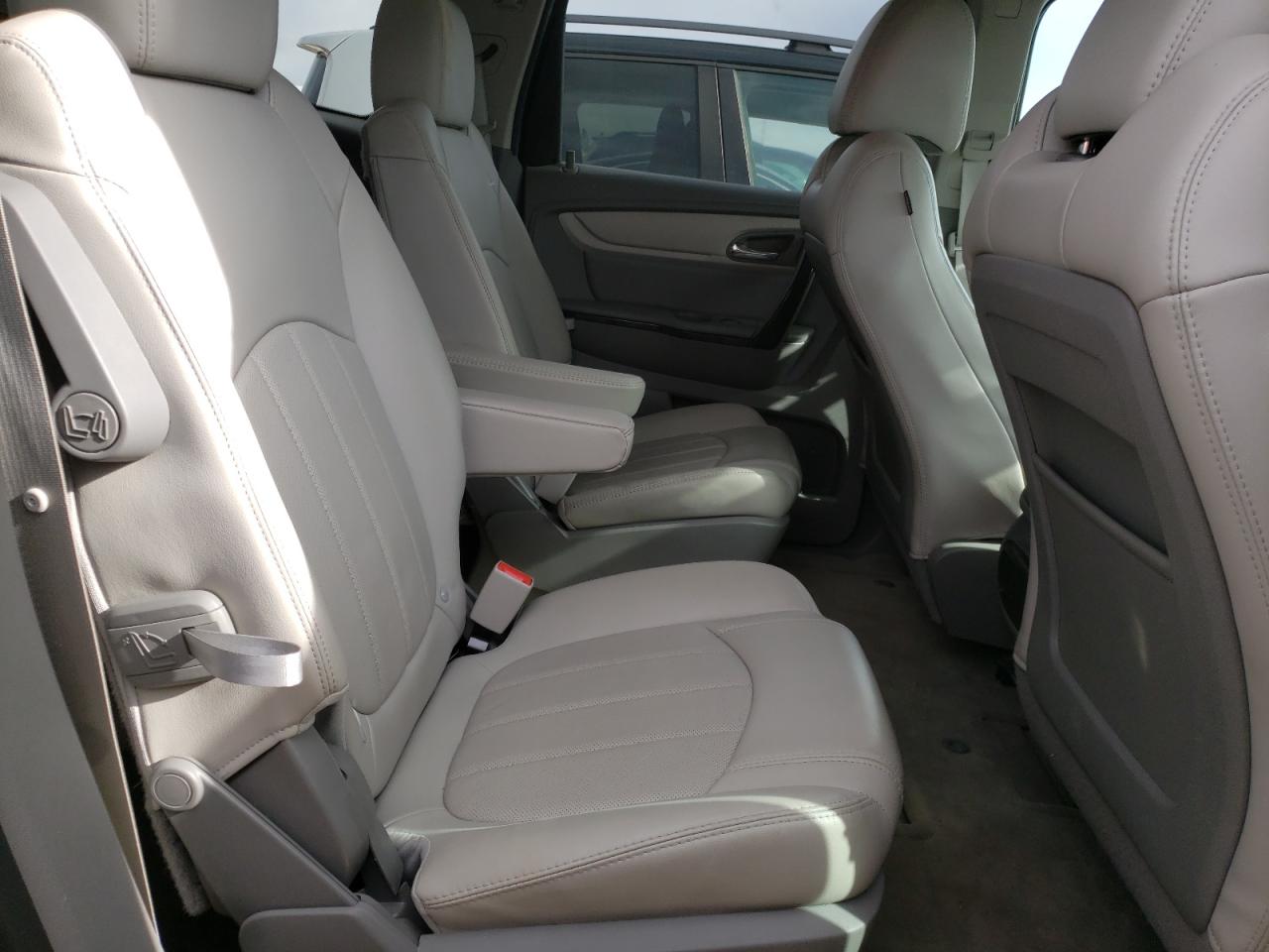 Photo 6 from auction – 2015 CHEVROLET TRAVERSE L with VIN 1GNKVJKD6FJ373280