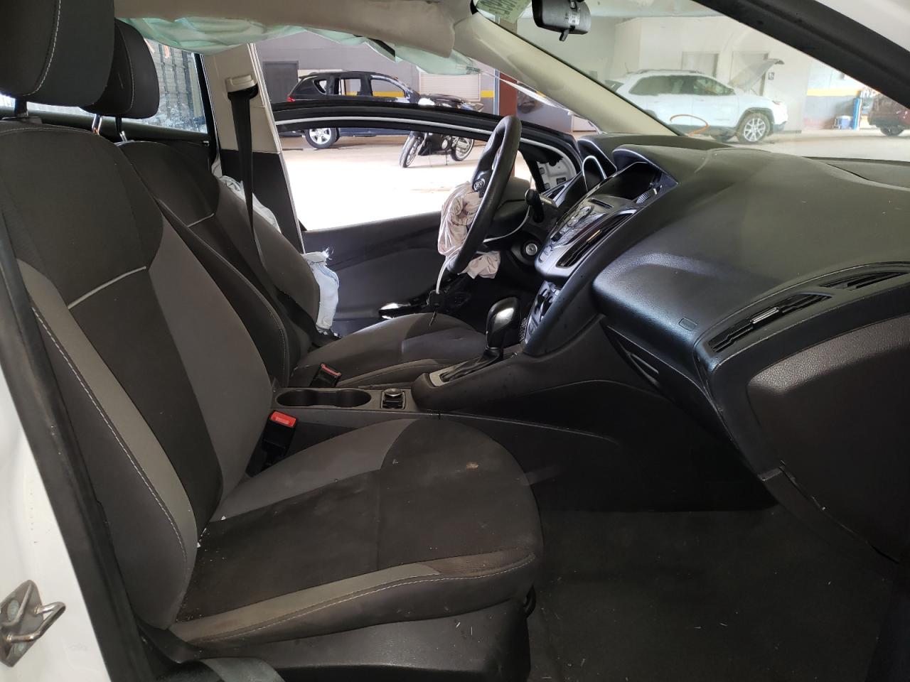 Photo 5 from auction – 2014 FORD FOCUS S with VIN 1FADP3E28EL306755