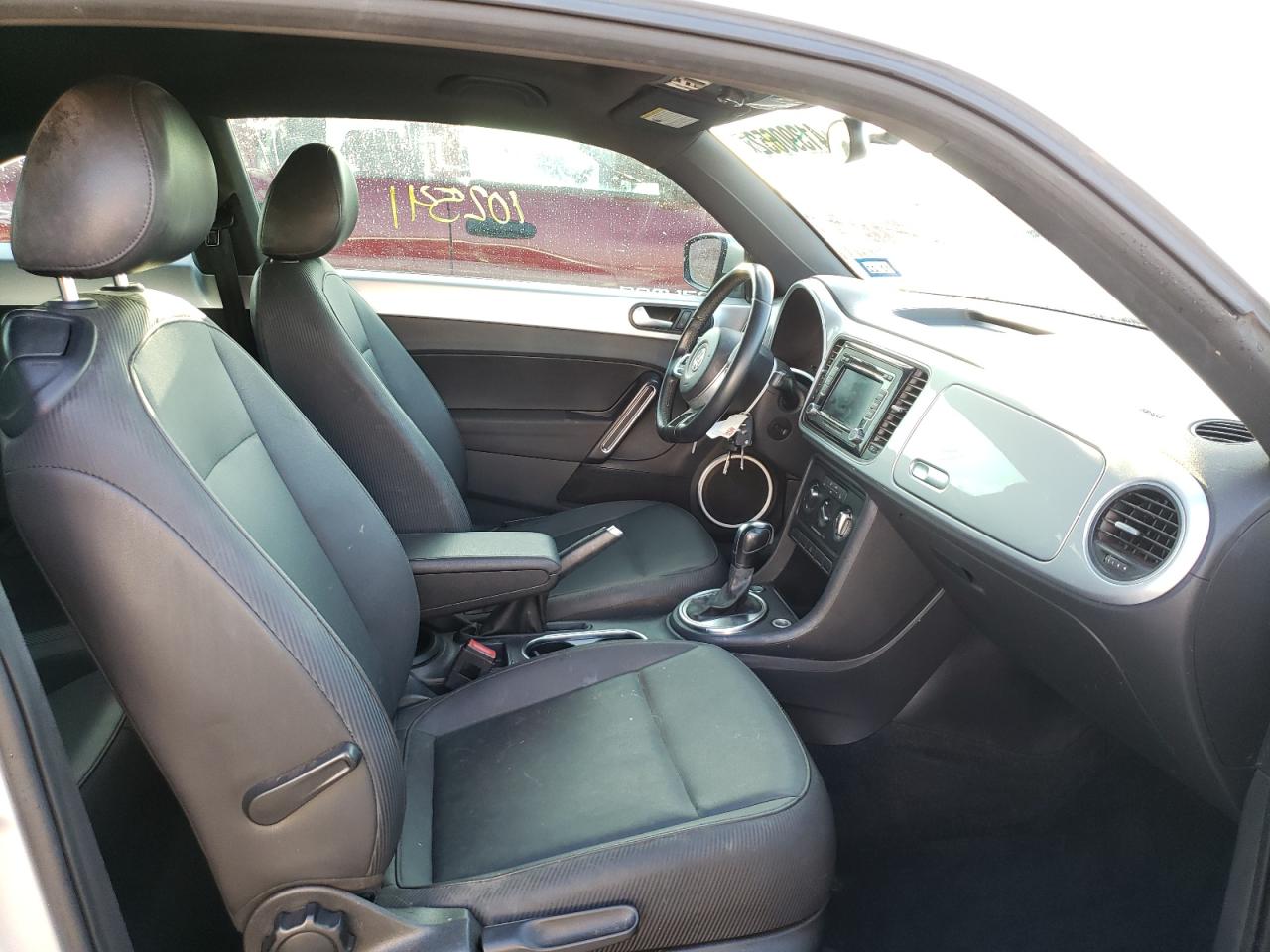 Photo 5 from auction – 2013 VOLKSWAGEN BEETLE with VIN 3VWJX7AT0DM689300