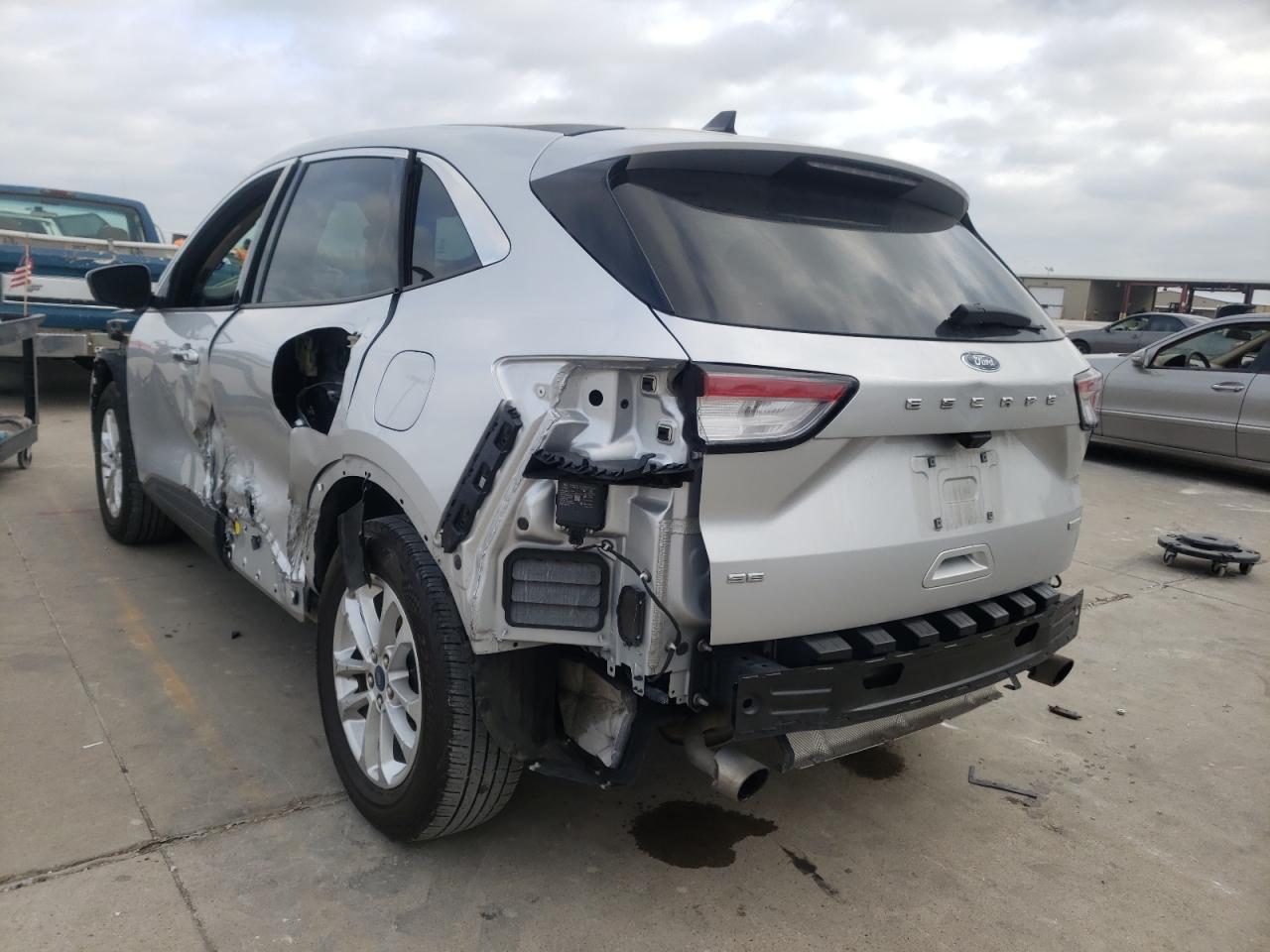 Photo 3 from auction – 2020 FORD ESCAPE SE with VIN 1FMCU0G69LUA76112