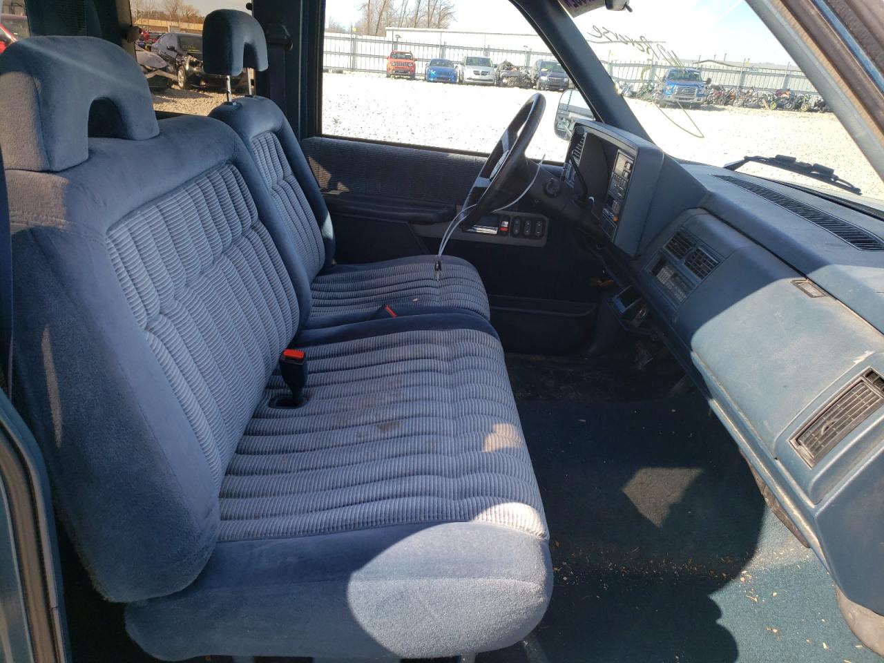Photo 5 from auction – 1992 CHEVROLET GMT-400 C1 with VIN 2GCEC19KXN1106524
