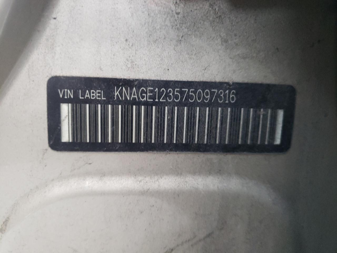 Photo 10 from auction – 2007 KIA OPTIMA LX with VIN KNAGE123575097316