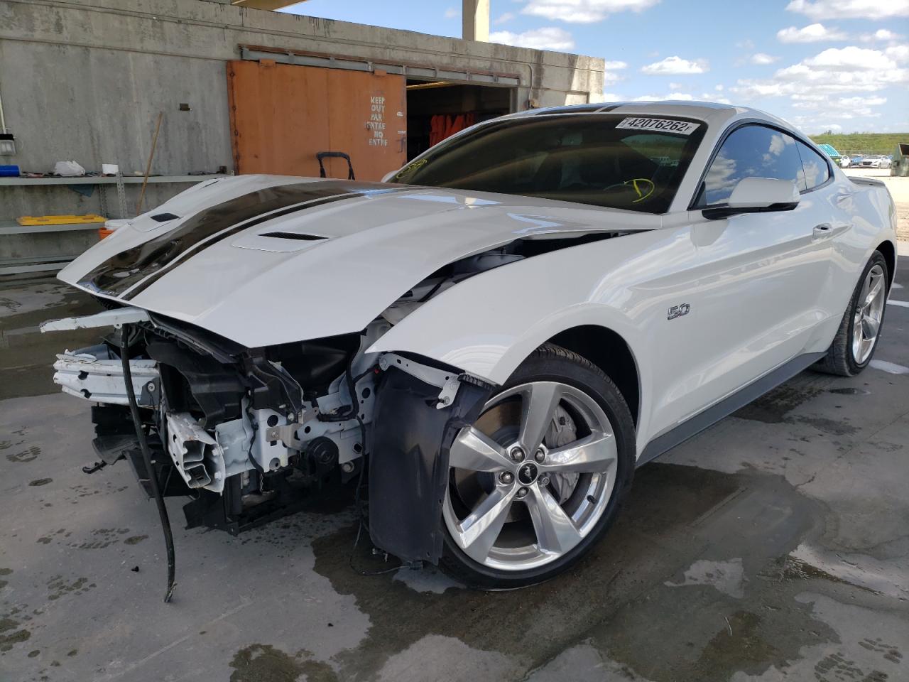 Photo 2 from auction – 2019 FORD MUSTANG with VIN 1FA6P8CF6K5152512