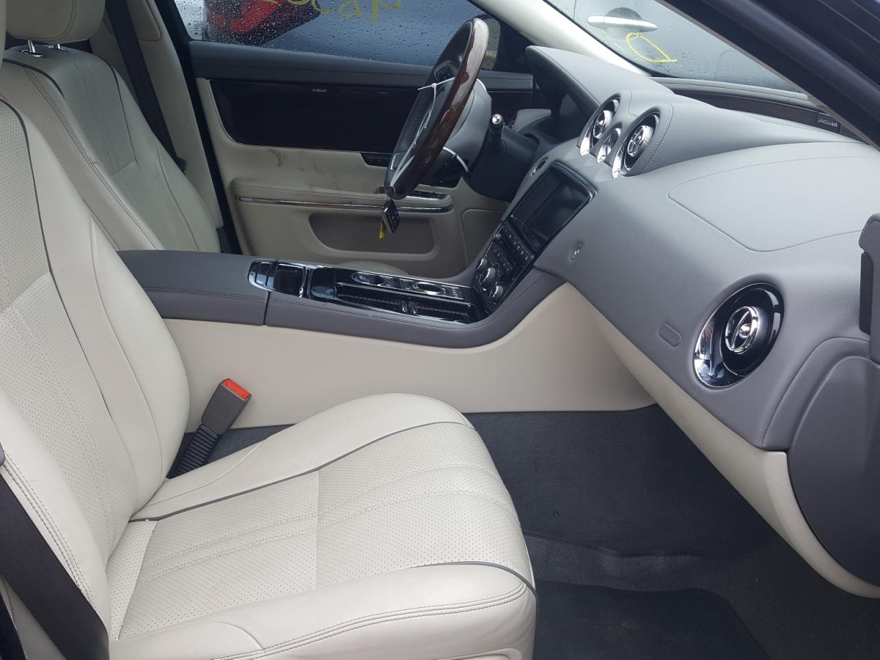 Photo 5 from auction – 2017 JAGUAR XJ with VIN SAJWA1C71H8W08775