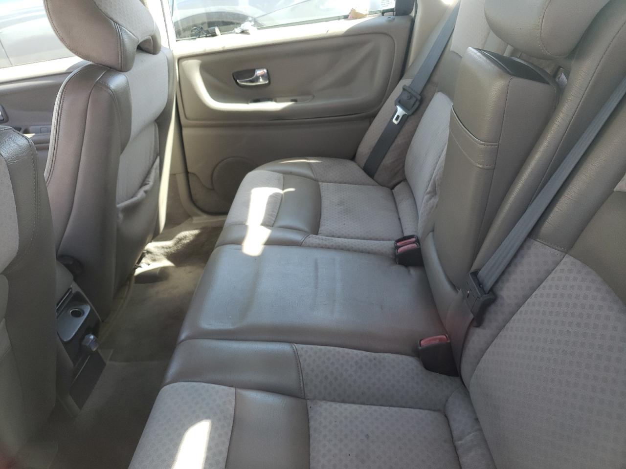 Photo 6 from auction – 2000 VOLVO S70 BASE with VIN YV1LS61J3Y2623821