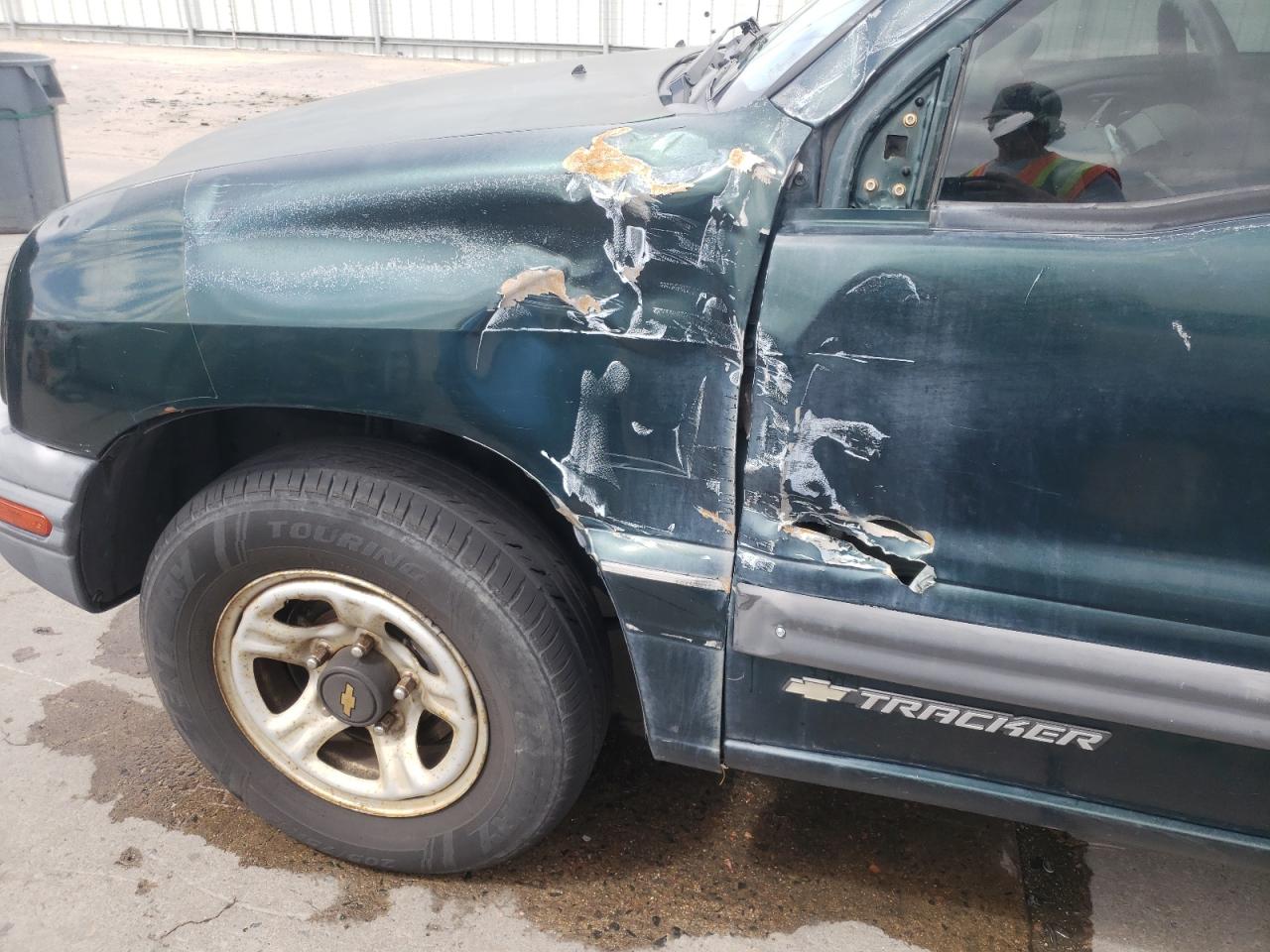 Photo 9 from auction – 2002 CHEVROLET TRACKER with VIN 2CNBJ13C126907962