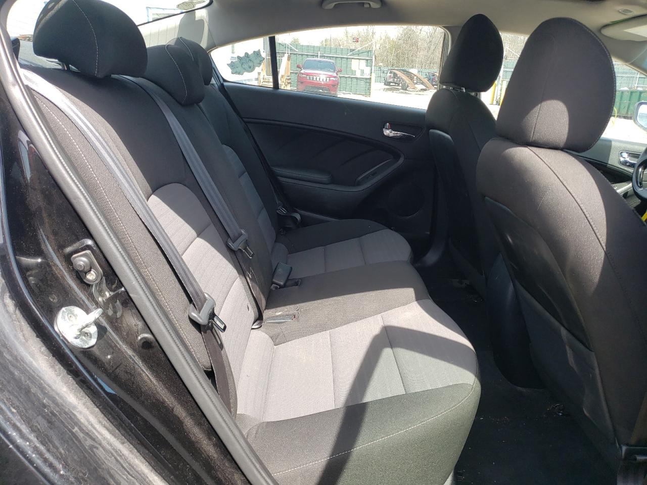 Photo 6 from auction – 2017 KIA FORTE LX with VIN 3KPFL4A7XHE015144