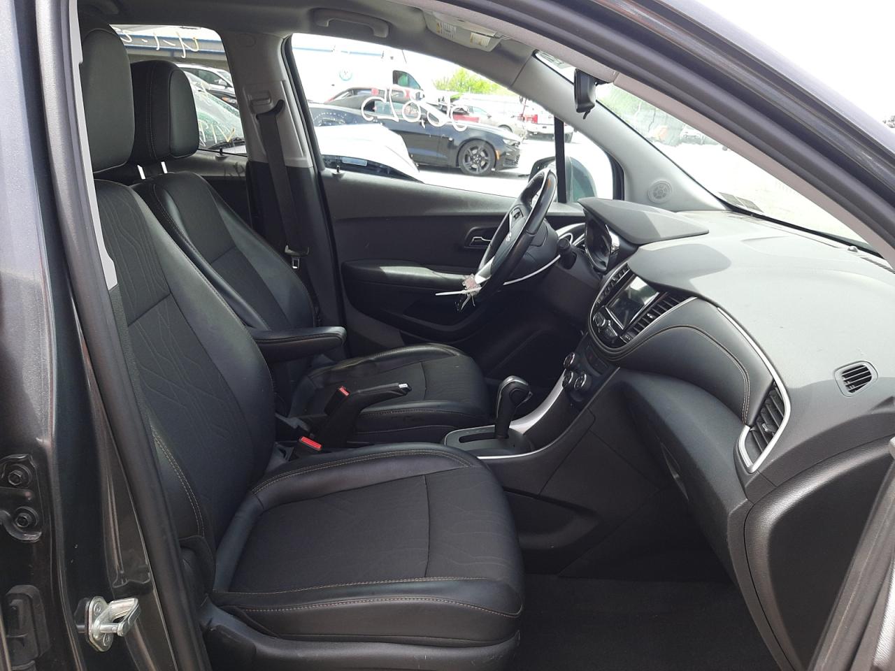 Photo 5 from auction – 2018 CHEVROLET TRAX 1LT with VIN 3GNCJLSB2JL417674