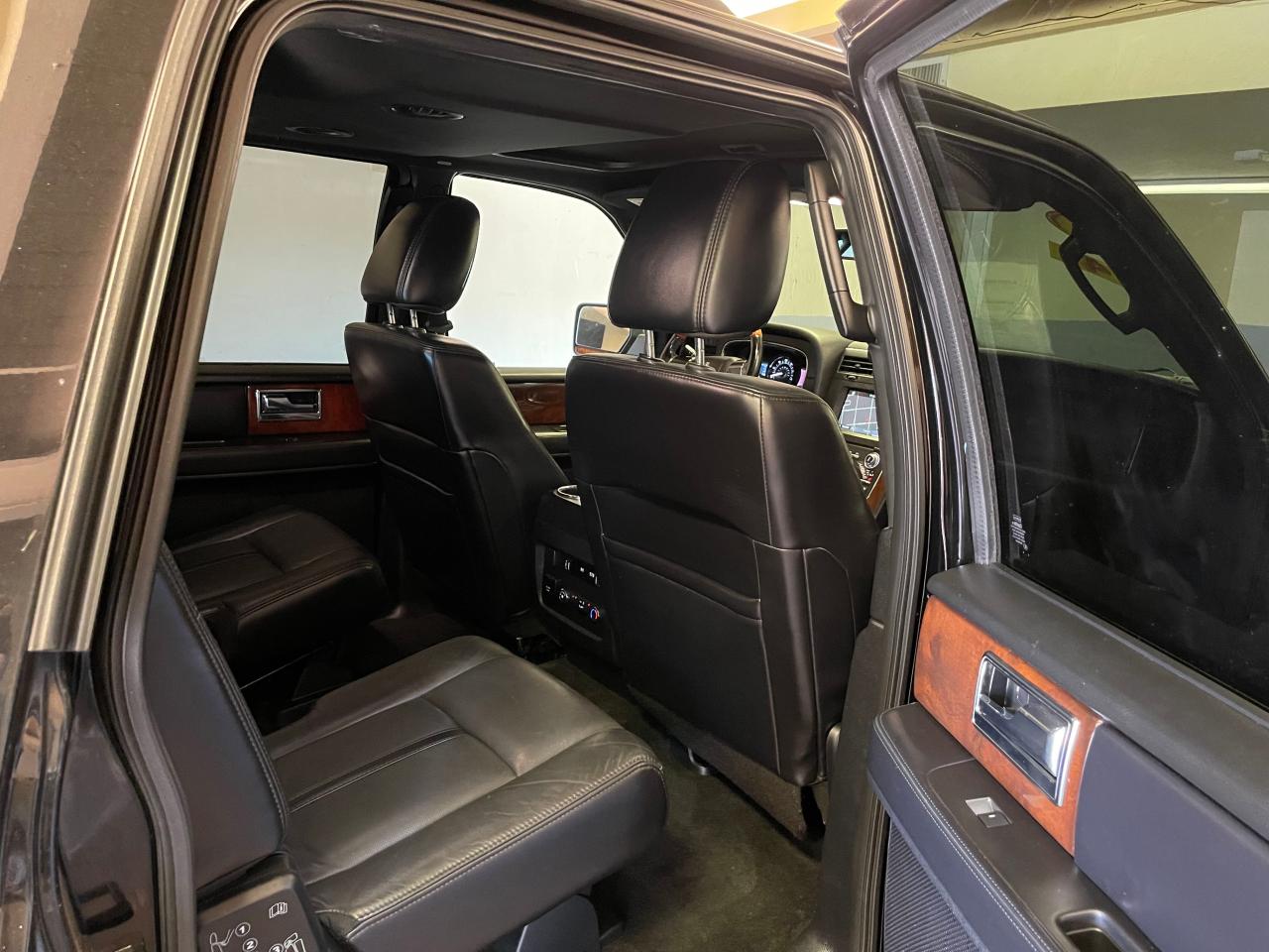 Photo 6 from auction – 2016 LINCOLN NAVIGATOR with VIN 5LMJJ3JT7GEL08638