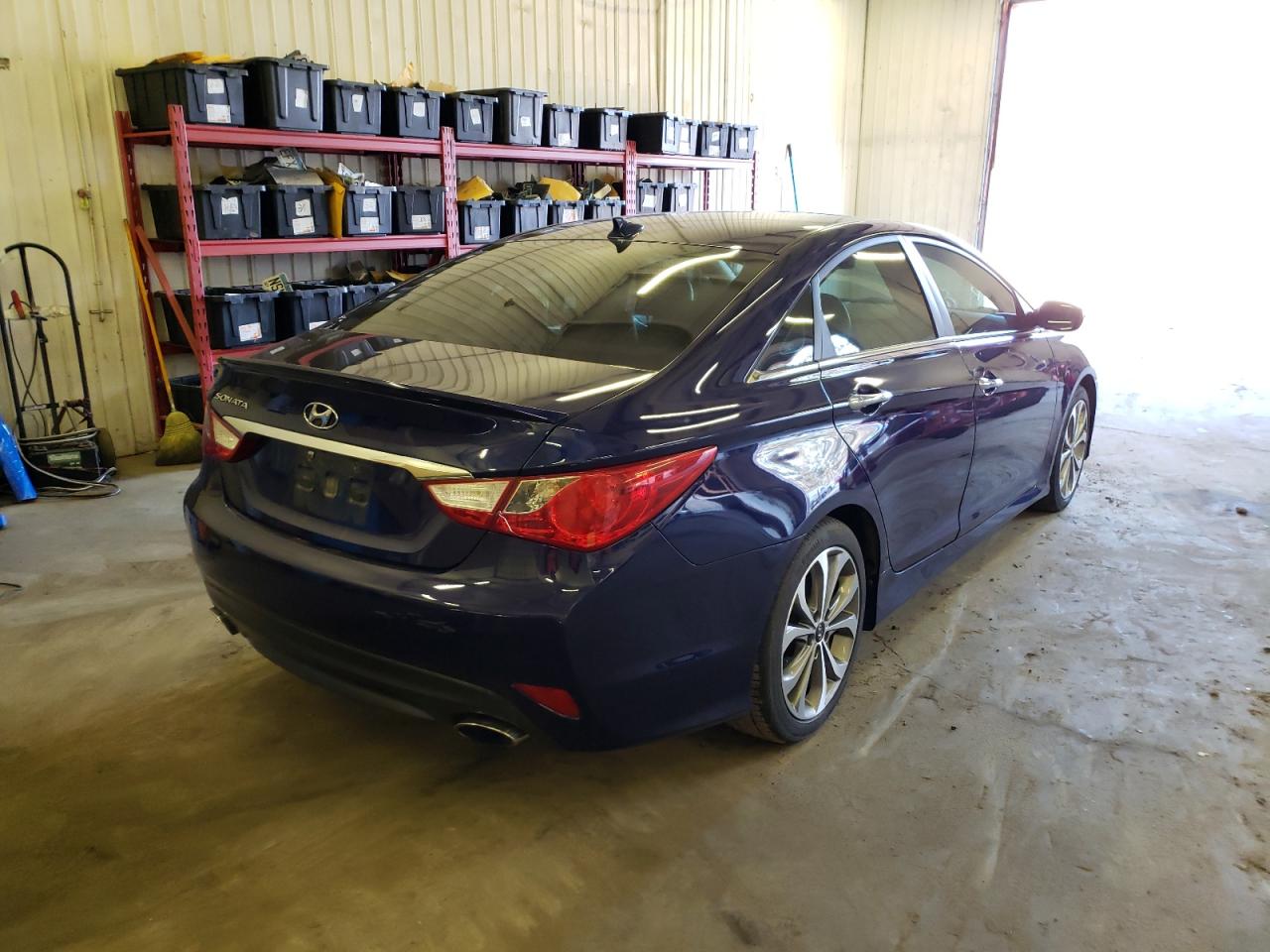 Photo 4 from auction – 2014 HYUNDAI SONATA SE with VIN 5NPEC4ACXEH812090